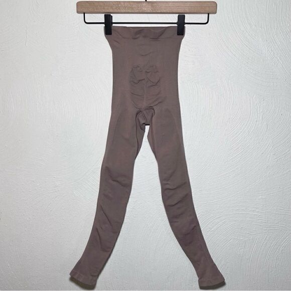 SKIMS Maternity Solutionwear Tight in Umber - Picture 4 of 8